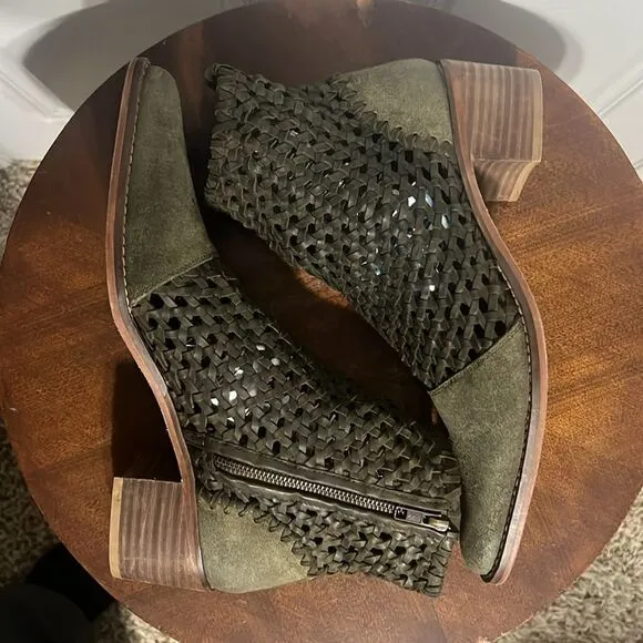 🔥 FREE PEOPLE In The Loop Woven Suede Boots Olive Green Sz 40 (9.5) - PERFECT
