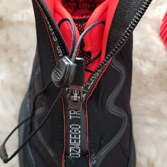 ADIDAS Ozweego TR STLT Boys Shoes Black/Solar Red Size 4.5 NEW