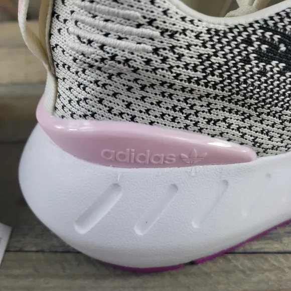 adidas Swift Run 22 W Women's Running Casual Shoes