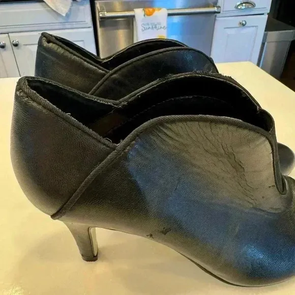 Adrianne Vittadini women’s high heel black leather ankle boots size 10