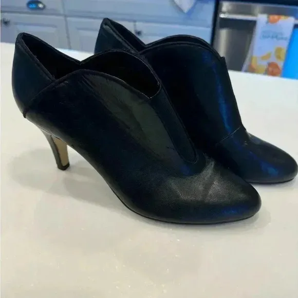 Adrianne Vittadini women’s high heel black leather ankle boots size 10