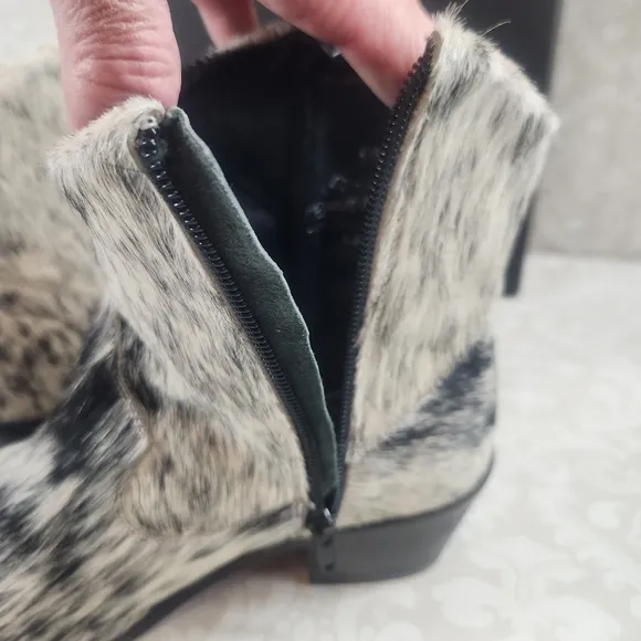 Agave Sky Cowhide Fringe Boots Inside Zipper Size 9.5