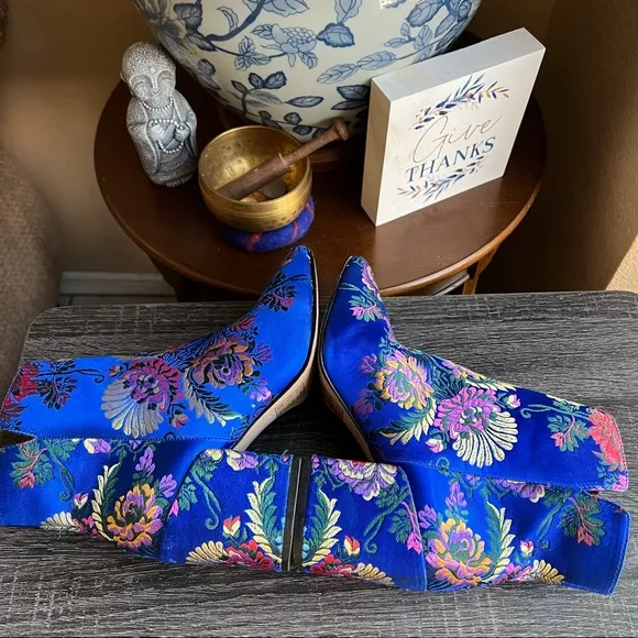 Aldo Blue Floral Brocade Fabric Boots US6.5 EU37 Retail $130