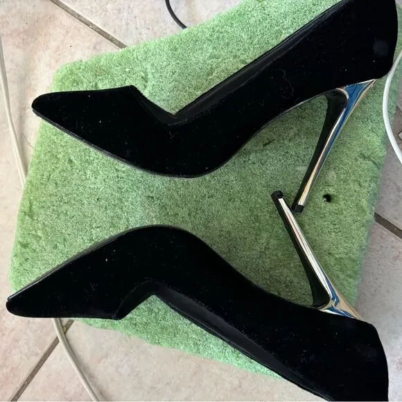 Alice &amp; Olivia velvet pointy toe dress shoes gold pumps Dina heels classic