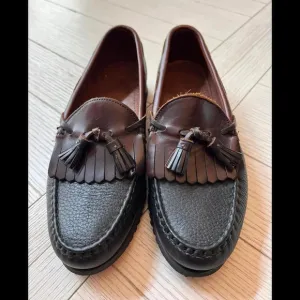 Allen Edmonds men's shoes size 10D black w/‎ brown leather w/ tassels