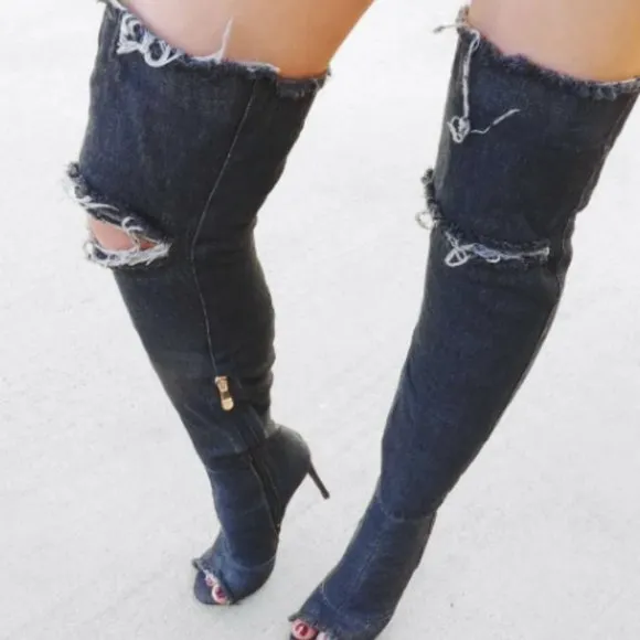 &quot; THE DENIM DISTRACTION &quot; Rugged and Always Ready Dark Denim . ( BRAND NEW !! )