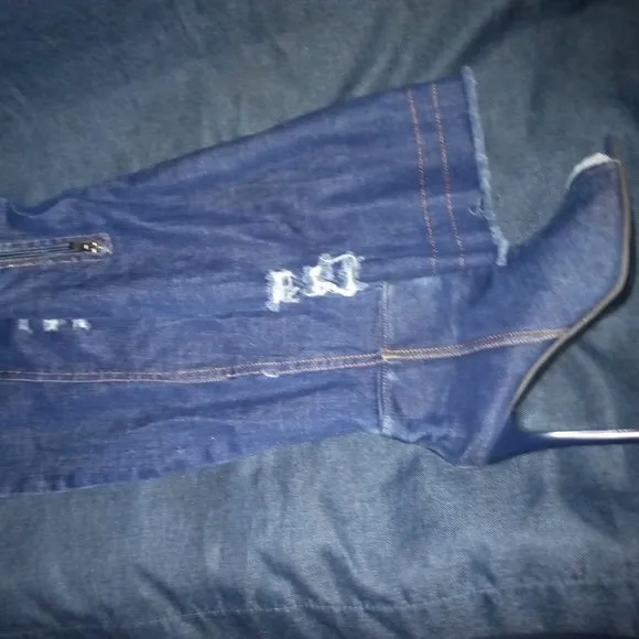 &quot; THE DENIM DISTRACTION &quot; Rugged and Always Ready Dark Denim . ( BRAND NEW !! )