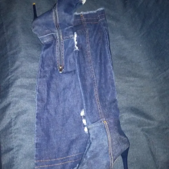 &quot; THE DENIM DISTRACTION &quot; Rugged and Always Ready Dark Denim . ( BRAND NEW !! )