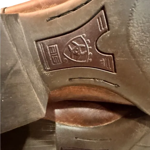 Ariat Brown Leather Cowboy Western Boots Men Sz 8.5 in GUC already broken in!