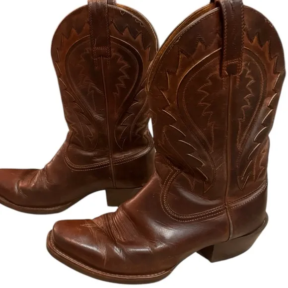 Ariat Brown Leather Cowboy Western Boots Men Sz 8.5 in GUC already broken in!