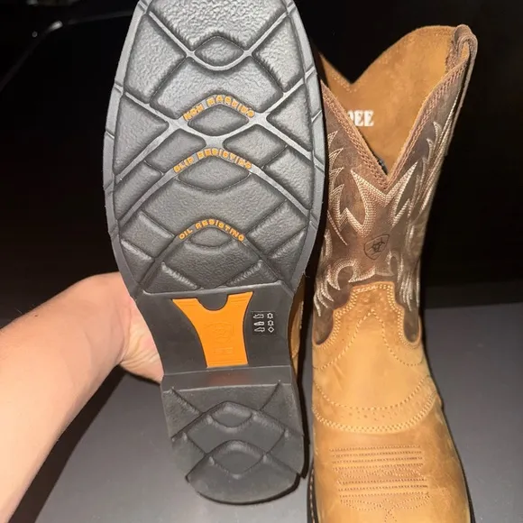 Ariat Tan Western Boots with Classic Stitching and Pull-On Design