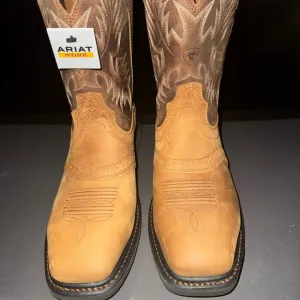 Ariat Tan Western Boots with Classic Stitching and Pull-On Design