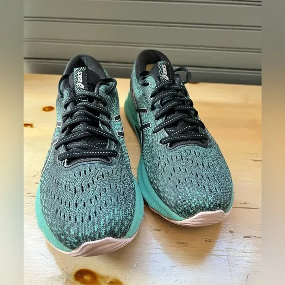 Asiscs Gel- Nimbus 24  Womens Size 7.5 Green And Black