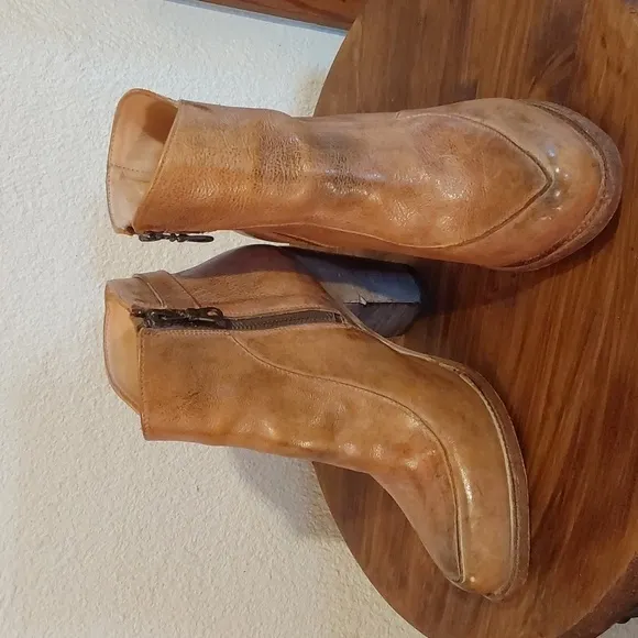 Bed Stu Tan Distressed Isla Boots heel leather Bootie Trendy Zipper EUC Sz.6.5