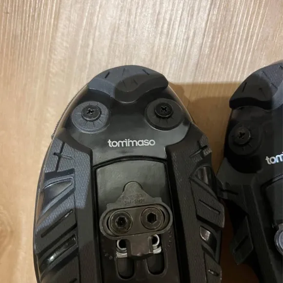 Black Cycling Shoes