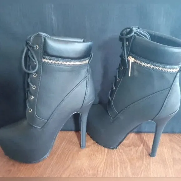 Black Heeled Boots with non slip traction size 8