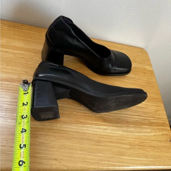 Block Heeled Loafers Vintage Y2K Size 6.5 Square toe shoes