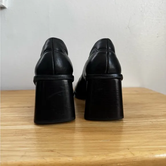 Block Heeled Loafers Vintage Y2K Size 6.5 Square toe shoes