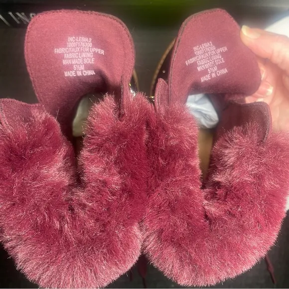 BNIB INTERNATIONAL CONCEPTS RHINESTONE BURGUNDY FUR CUFF ANKLE BOOTS GORGEOUS!
