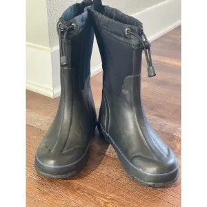 BOG Black Boots CLCS Snow Cuff youth 4 rubber  and nylon Vegan