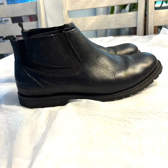 Bogs Johnny Chelsea’s boots leather black SZ 10.5 NWOT No box