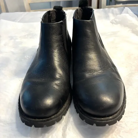 Bogs Johnny Chelsea’s boots leather black SZ 10.5 NWOT No box
