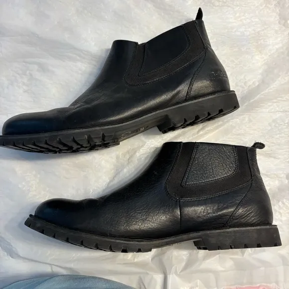 Bogs Johnny Chelsea’s boots leather black SZ 10.5 NWOT No box