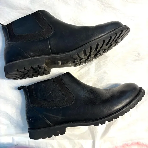 Bogs Johnny Chelsea’s boots leather black SZ 10.5 NWOT No box