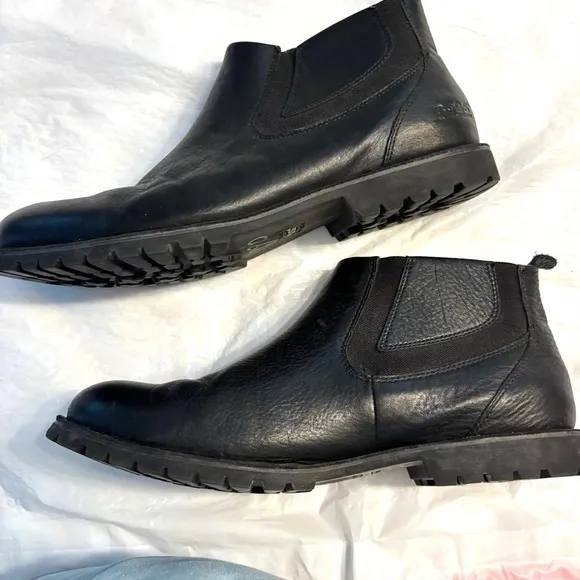 Bogs Johnny Chelsea’s boots leather black SZ 10.5 NWOT No box