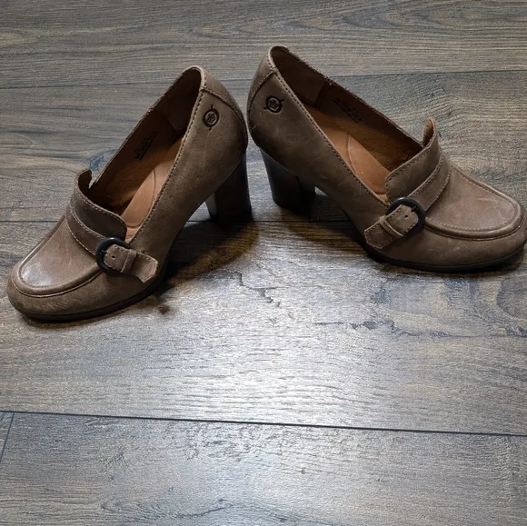 Born Brown Heeled Loafers Size‎ 7.5