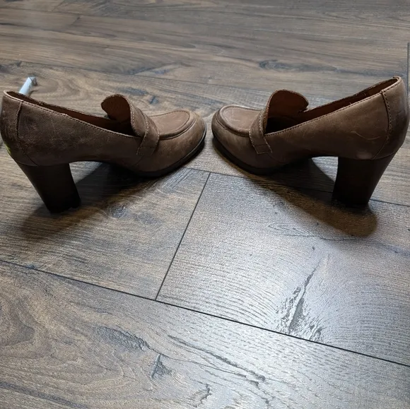 Born Brown Heeled Loafers Size‎ 7.5