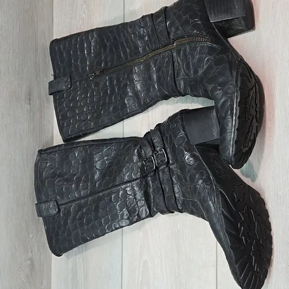 Born Women Tall Black Crocodile-Embossed Knee-High Boots Shoes Sz 9