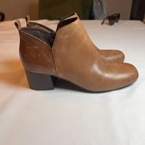 Born Women's Kenzi Ankle Boot Brown Leather Size 7 NWOB $150