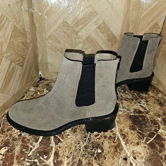 Brand NEW Vince Camuto women's fashion ankle boots tan shoes size 9