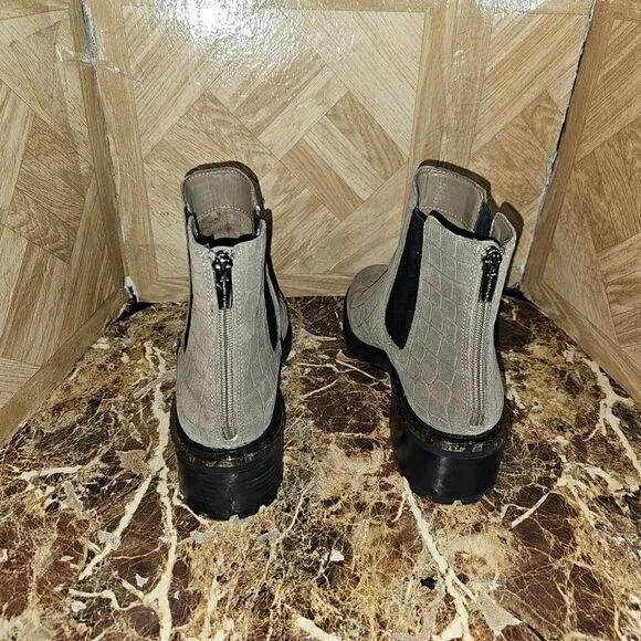 Brand NEW Vince Camuto women's fashion ankle boots tan shoes size 9