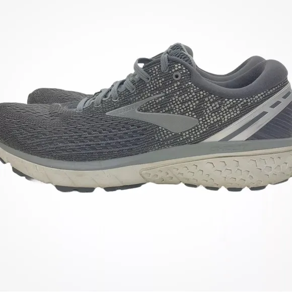 Brooks Men's Gray Running Shoes used greater condition