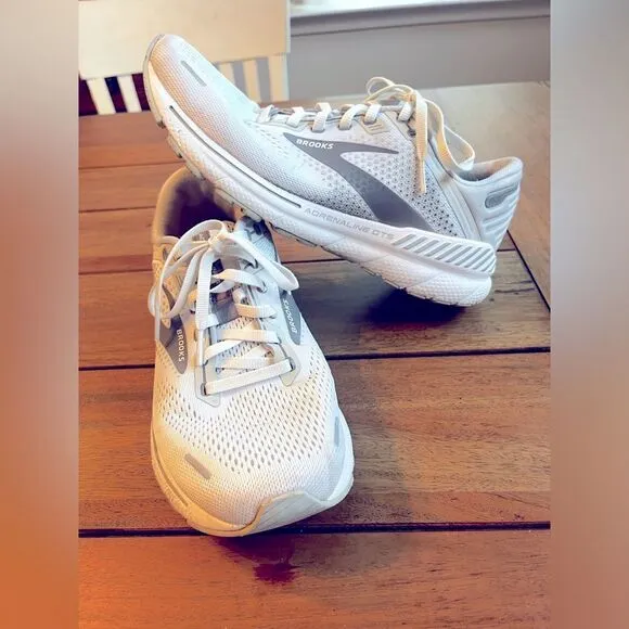 Brooks Women’s White Running Shoes; Size 9.5; NWOT!