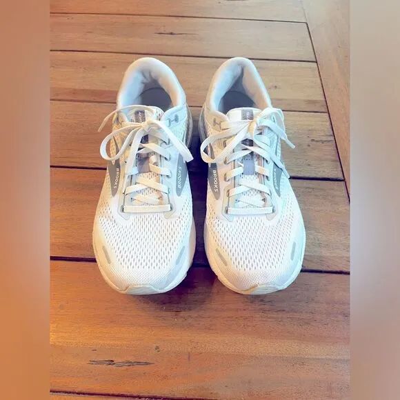 Brooks Women’s White Running Shoes; Size 9.5; NWOT!