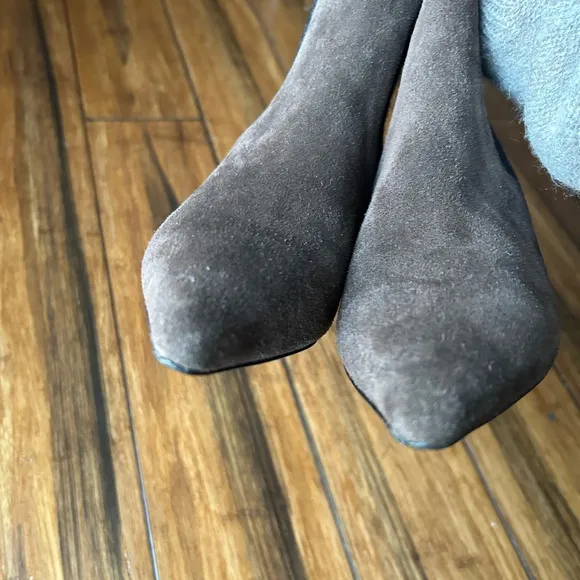 Brunello Cucinelli Suede Chelsea Khaki Ankle Boots with Kitten Heel