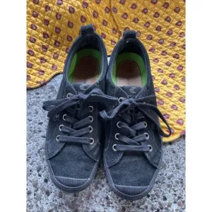 Cariuma OCA Shoes Women's 8 Triple Black Suede Low Top Lace Up Casual Sneakers