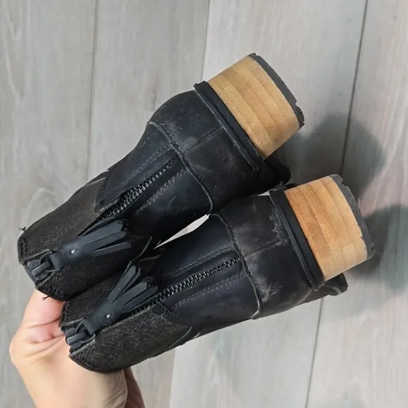 Chaco Women Ankle Leather Heels Boots shoes sz 7.5