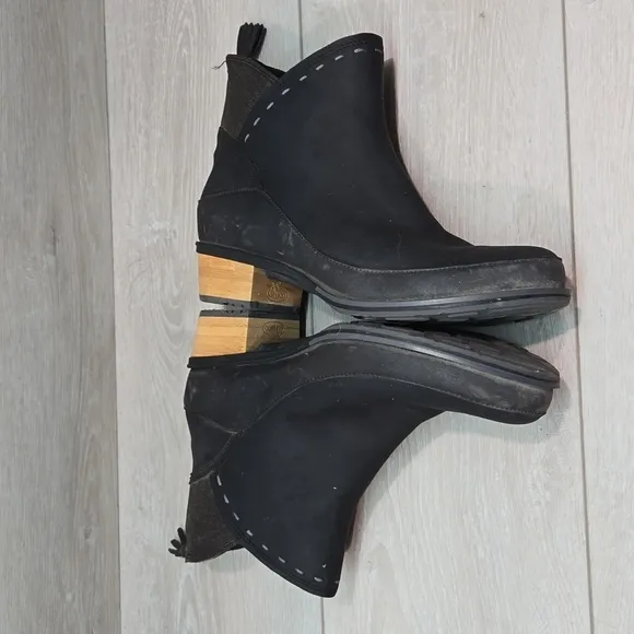 Chaco Women Ankle Leather Heels Boots shoes sz 7.5