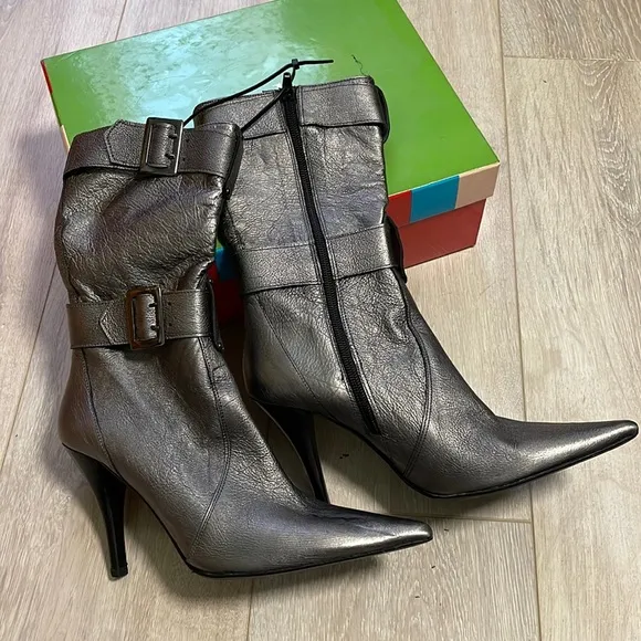 Charles David Collection metallic gray boots NWOT*