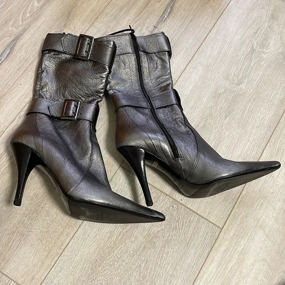 Charles David Collection metallic gray boots NWOT*