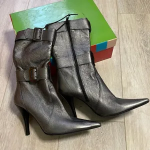 Charles David Collection metallic gray boots NWOT*