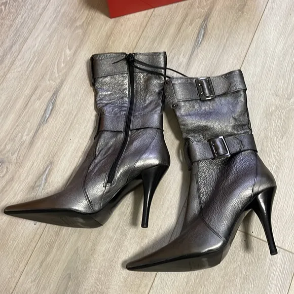 Charles David Collection metallic gray boots NWOT*