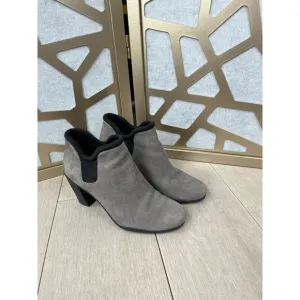 Clarks Artisan Adya Bella Grey Suede Ankle Booties Boots Women's SZ 7.5 m heels