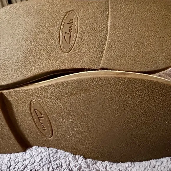 Clarks Brown Chukka Boots with High Quality Leather and Rugged Appearance