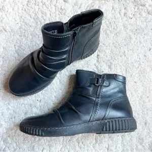 Clarks: Clarks Women's Caroline Orchid Black Leather Boot Booties Size 11