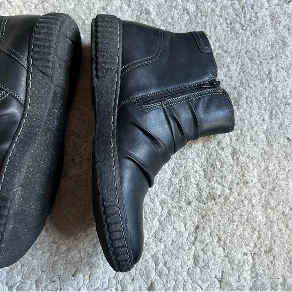 Clarks: Clarks Women's Caroline Orchid Black Leather Boot Booties Size 11